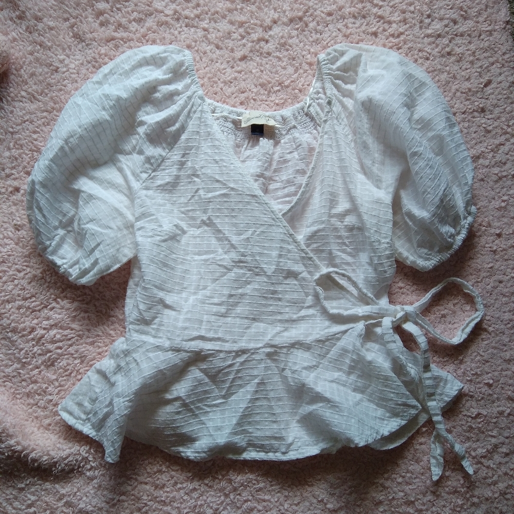 Medium White Universal Thread Wrap Peplum Top - image 1